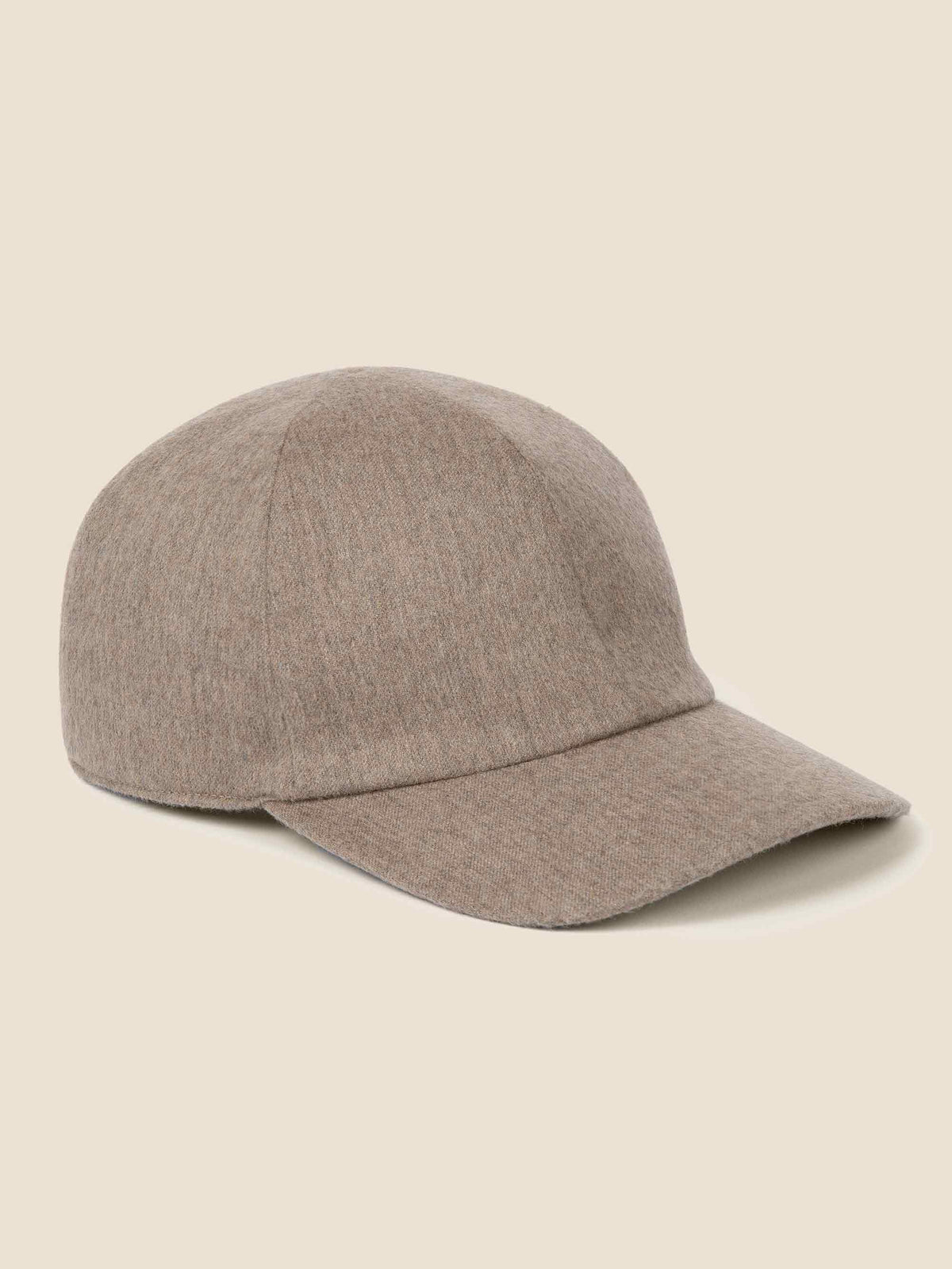 Side profile of the Luca Faloni cashmere baseball cap in oatmeal.