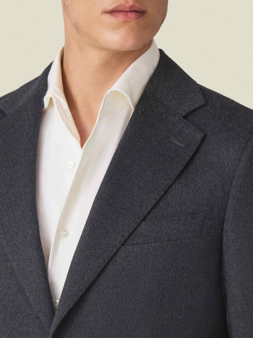 Close-up of a model in the Luca Faloni charcoal grey Cashmere Blazer, showing the notch lapel and brushed fabric.