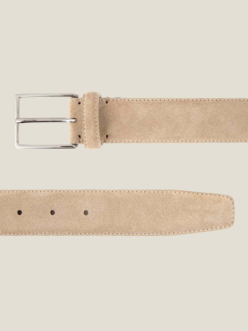 Detail of the Luca Faloni Classic Suede Belt in sand, showing the silver buckle and the soft Italian suede texture.