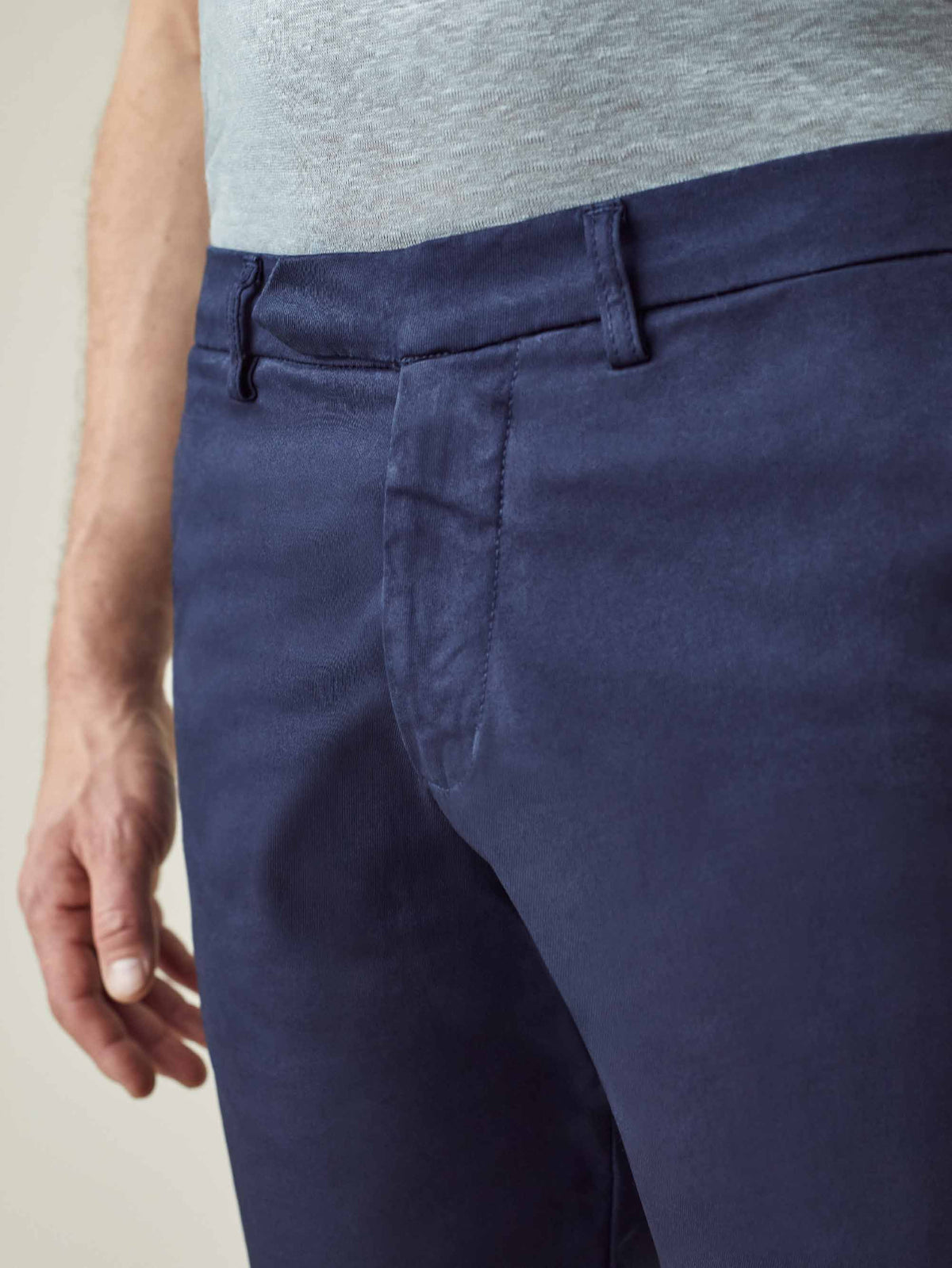 A close-up shot of the waistband, belt loop, and concealed fly on the Luca Faloni Navy Blue Cotton Shorts.