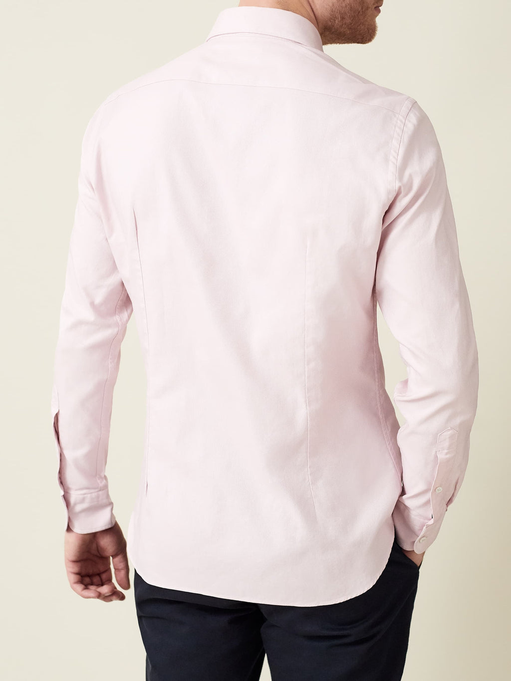 Rear view of a man wearing the light pink Oxford Cotton Shirt by Luca Faloni.
