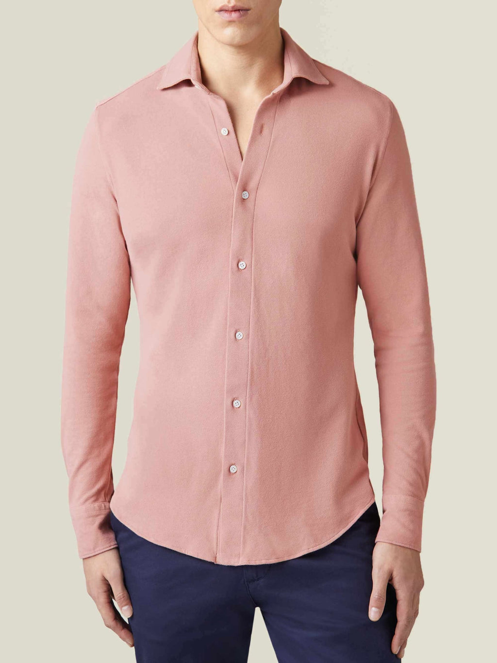 Front view of a model wearing the Siena Piqué Shirt in Peach