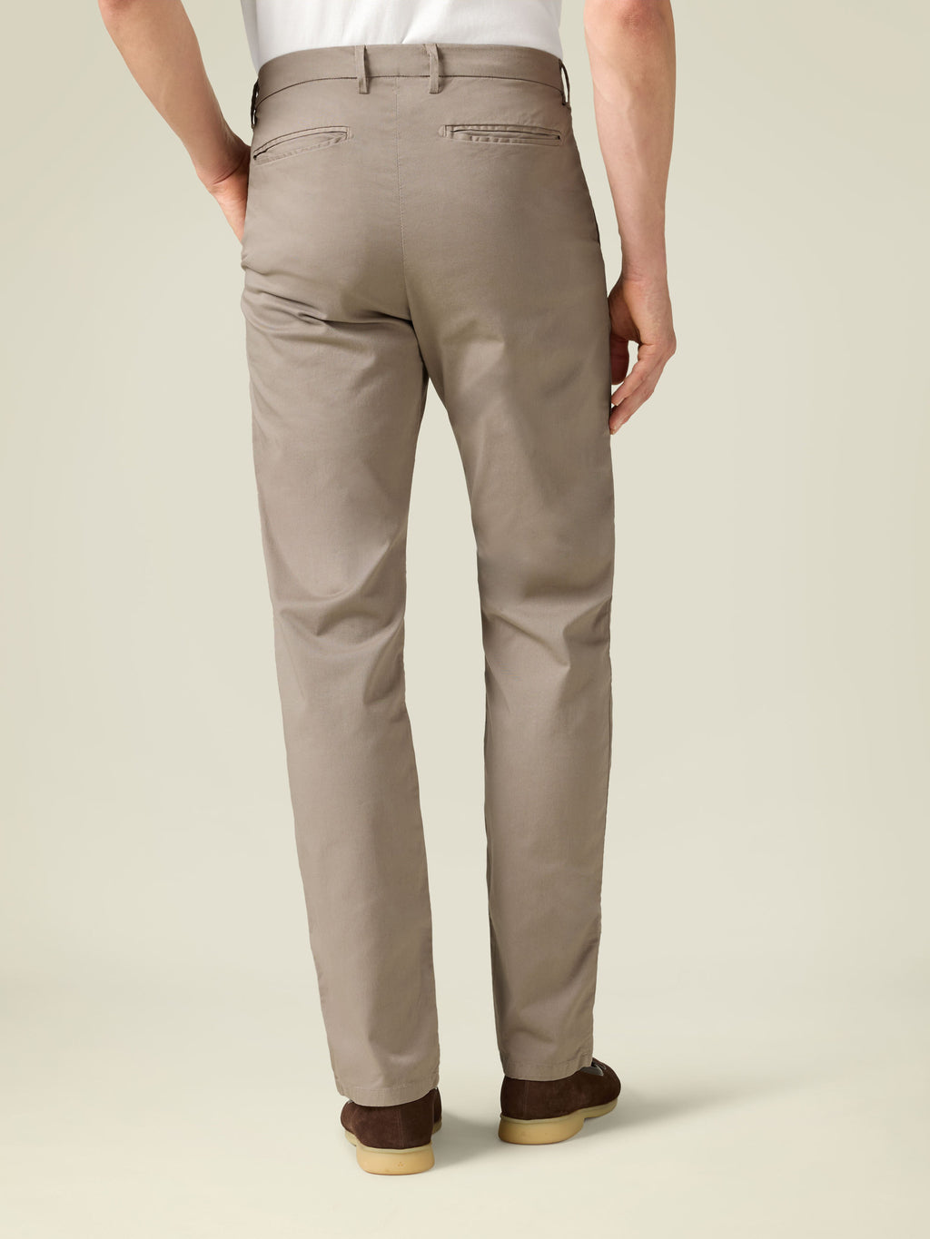 Back view of a man wearing Luca Faloni's Cortina Cotton Chinos in Hazelnut Brown, showing the tapered fit.
