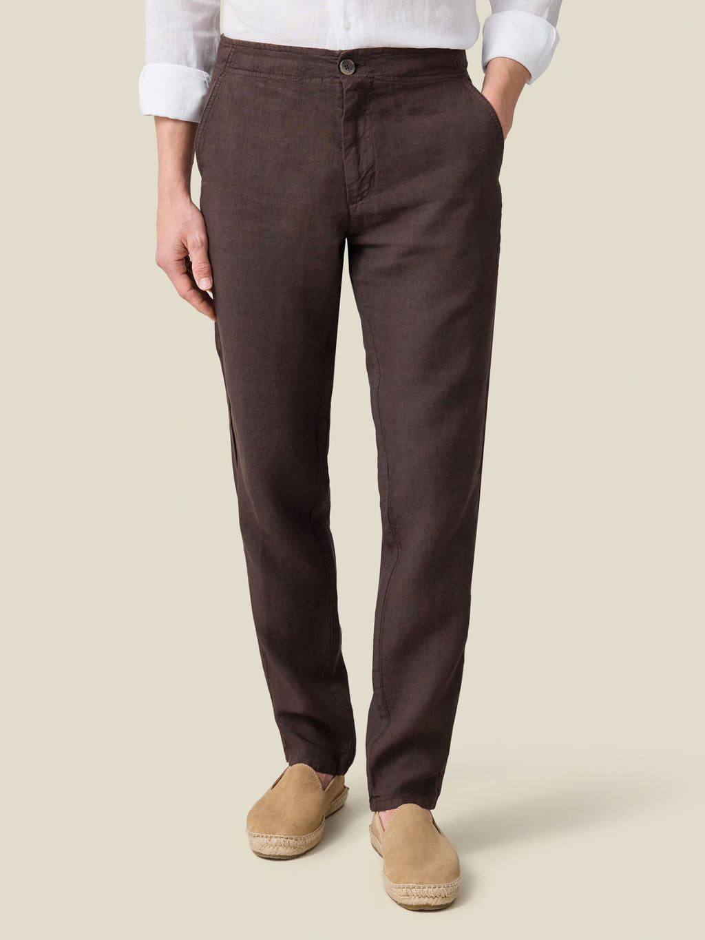 Front view of a model wearing Luca Faloni's Lipari Linen Trousers in chocolate brown.