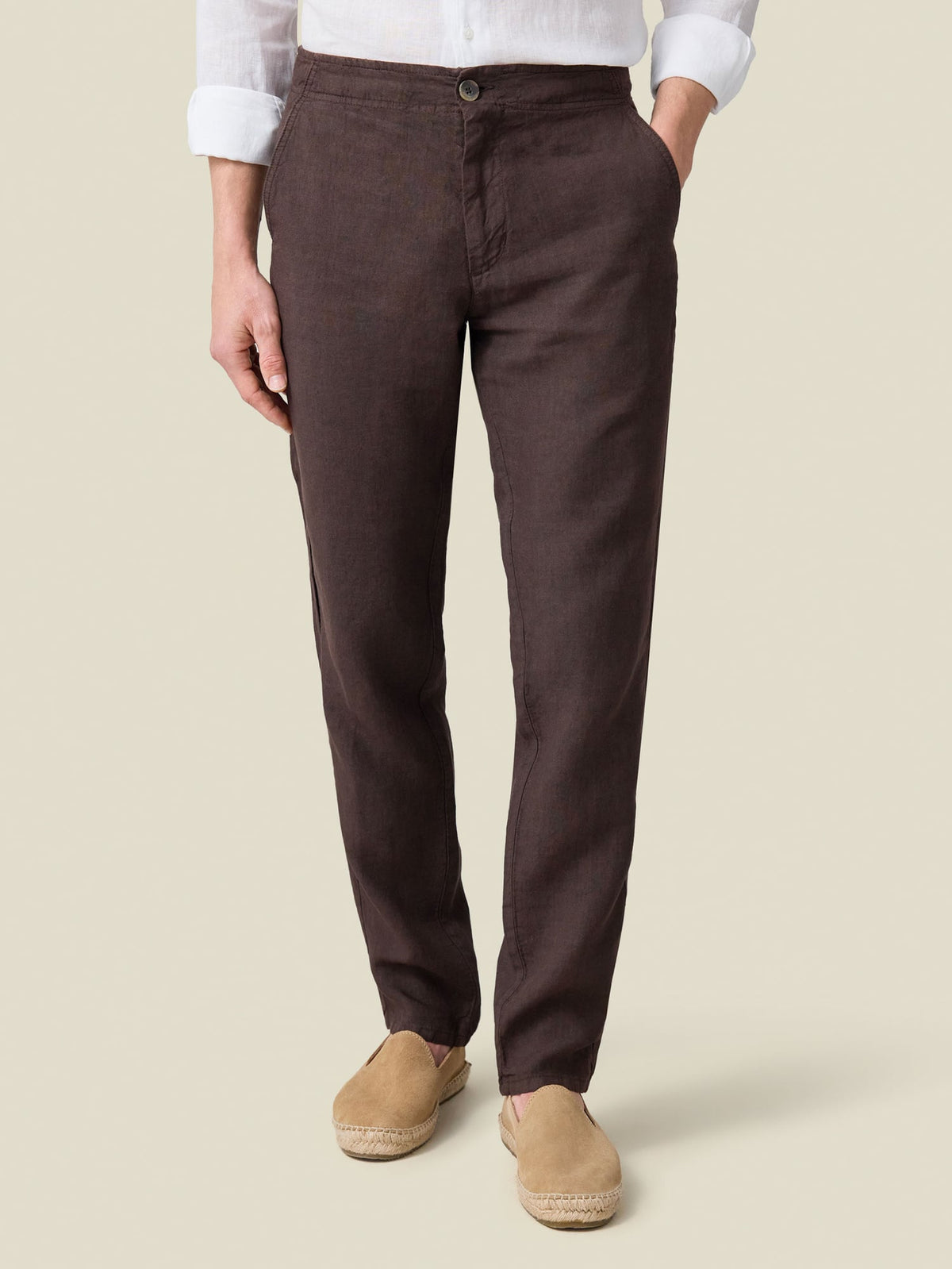 Front view of a model wearing Luca Faloni's Lipari Linen Trousers in chocolate brown.