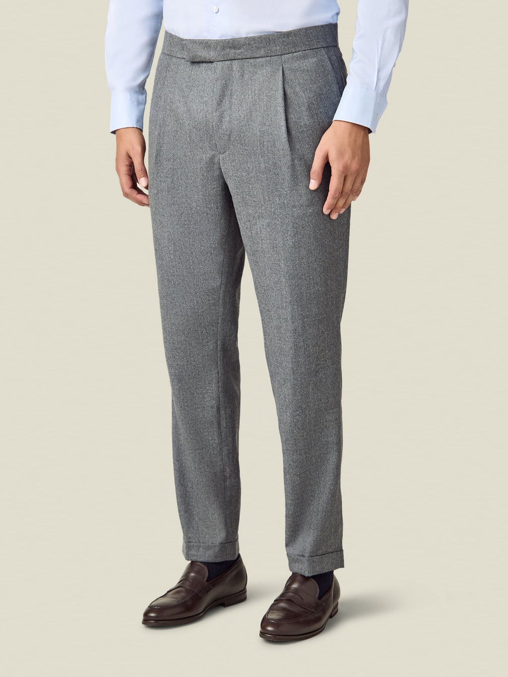 Front view of a model wearing the Luca Faloni light grey Wool Pleated Trousers.