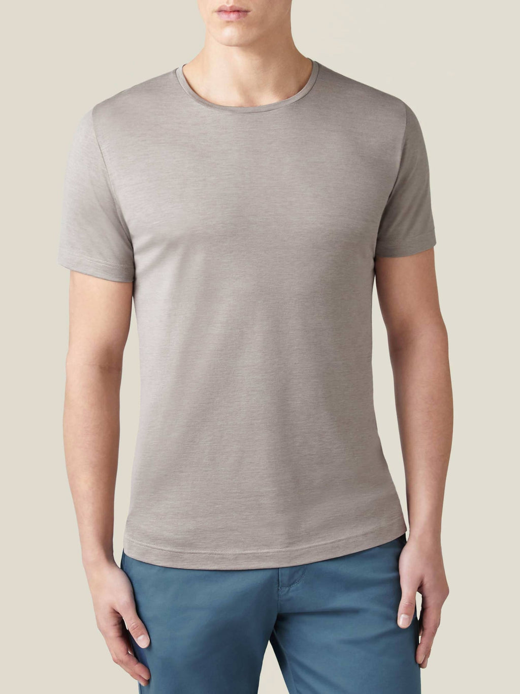 Front view of the Luca Faloni Silk-Cotton T-Shirt in Nocciola Brown, worn by a model.