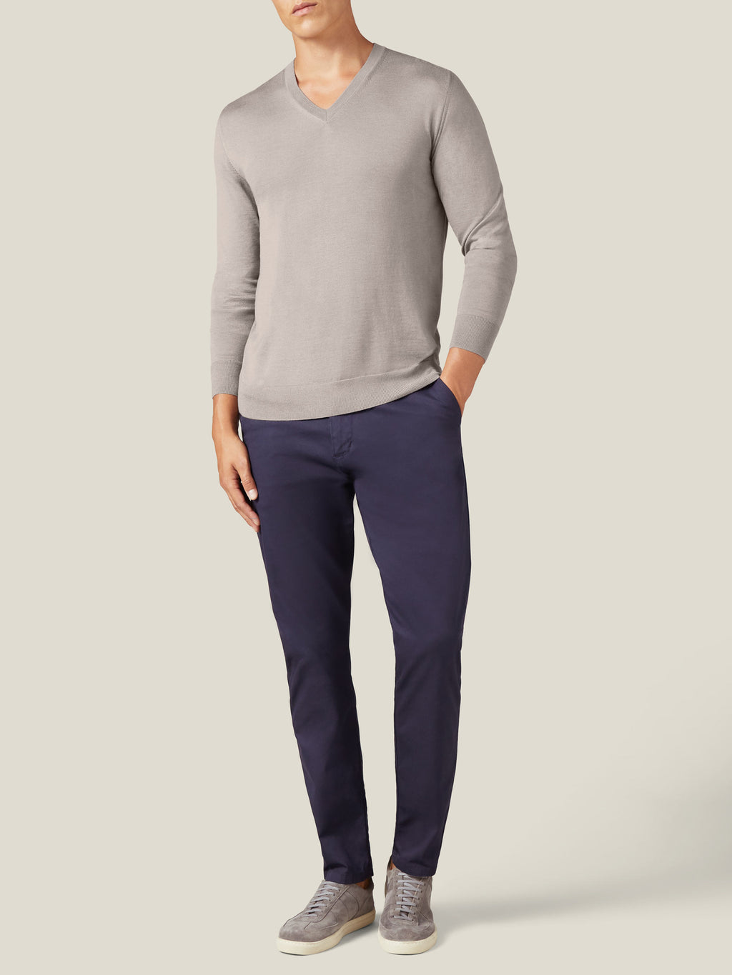 Model seen from the front wearing the Silk-Cashmere V-Neck in Nocciola Brown with navy chinos.