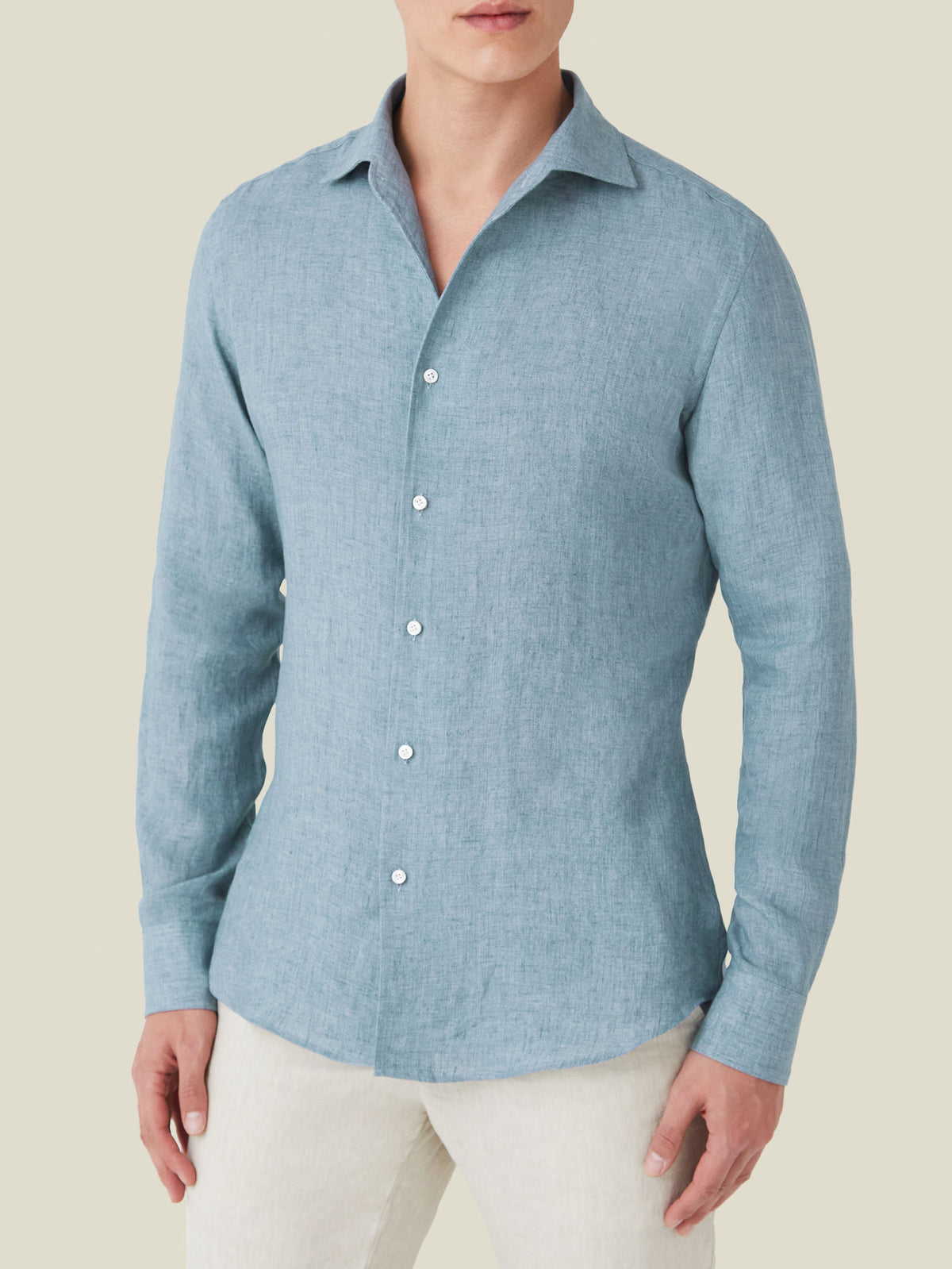A man wearing the Luca Faloni Portofino Linen Shirt in French Blue, viewed from the front.